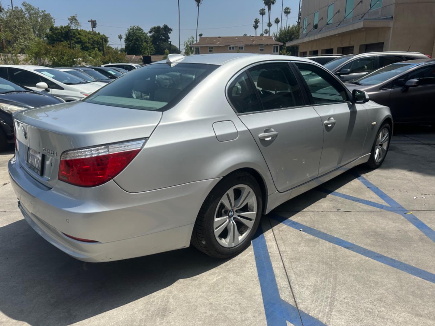 2010 Silver Metallic /110998 BMW 5-Series Leather (WBANU5C55AC) with an Inline 6 engine, Automatic transmission, located at 30 S. Berkeley Avenue, Pasadena, CA, 91107, (626) 248-7567, 34.145447, -118.109398 - 2010 BMW 528: A Premium Ride with Flexible Financing Options for All Credit Situations The 2010 BMW 528 stands as a paragon of automotive excellence, blending German engineering with luxurious features that deliver a remarkable driving experience. This model, part of BMW’s esteemed 5 Series, offe - Photo#2